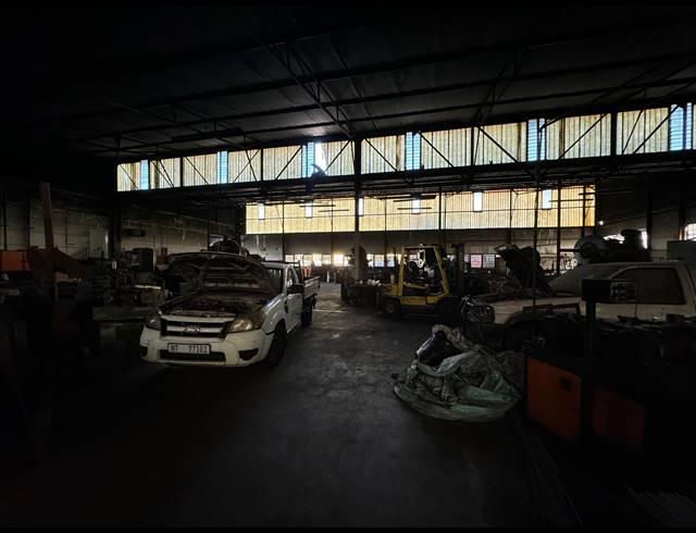 1,800M² WAREHOUSE FOR SALE IN INDUSTRIA NORTH